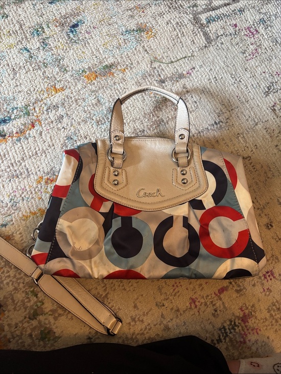 Coach Handbags - Coach vintage purse🚨